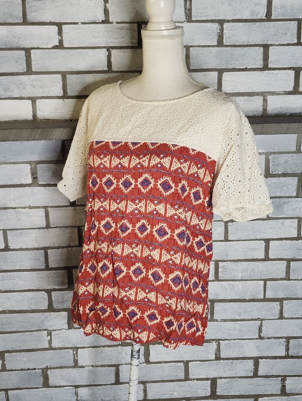 • North Style Womens Short Sleeve Eyelet Southwestern Print Blouse L Multicolor